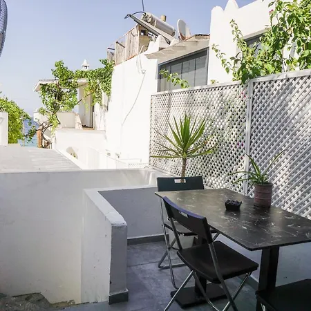 Отель Daphnis 3*