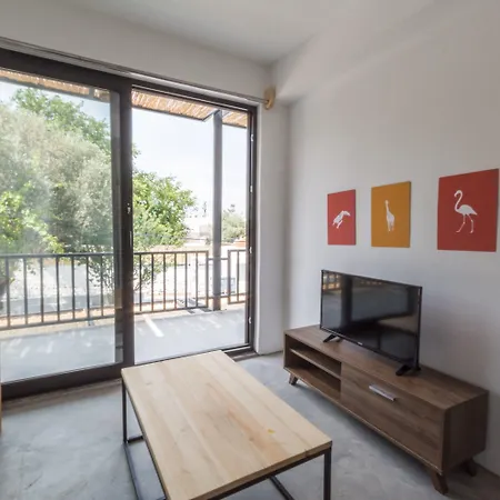 فندق دافنيس 3*